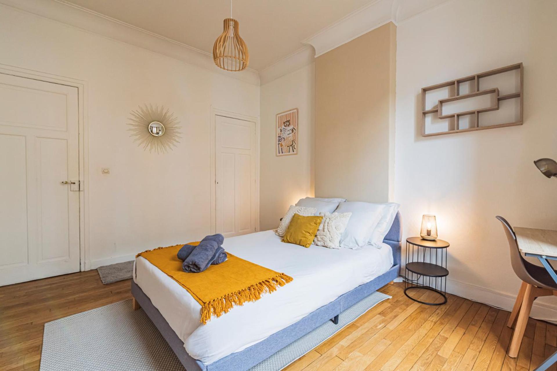 L'Haussmannien - Spacieux 4 Chambres - Centre - Gare Реймс Экстерьер фото